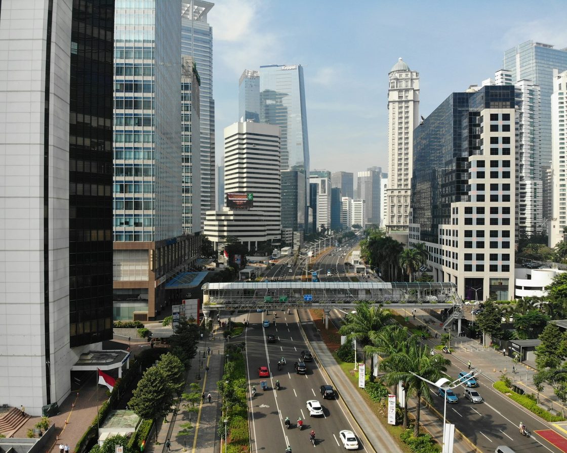 Gedung perkantoran di kawasan bisnis Jakarta, tempat banyak wajib pajak badan berkantor