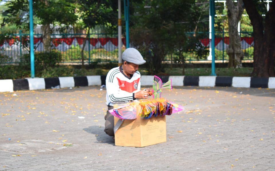 Pelaku usaha kecil di Bogor di depan tempat usahanya